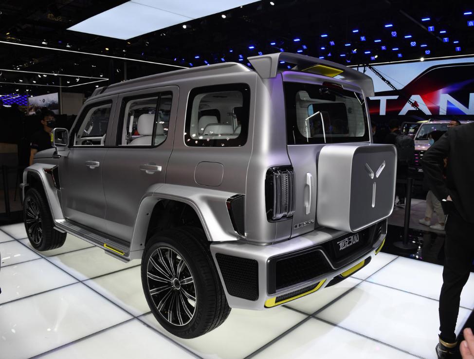 未上市就被抢空，车尾带“小书包”内饰科幻，带你看赛博坦克300