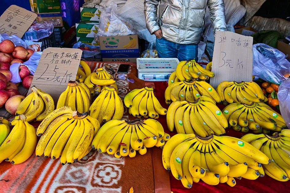 西山脚下的早市,闲逛最具人间烟火气的早市