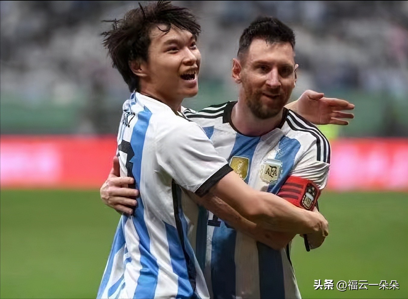 小伙冲进球场抱梅西处罚,闯赛场抱梅西小伙被拘