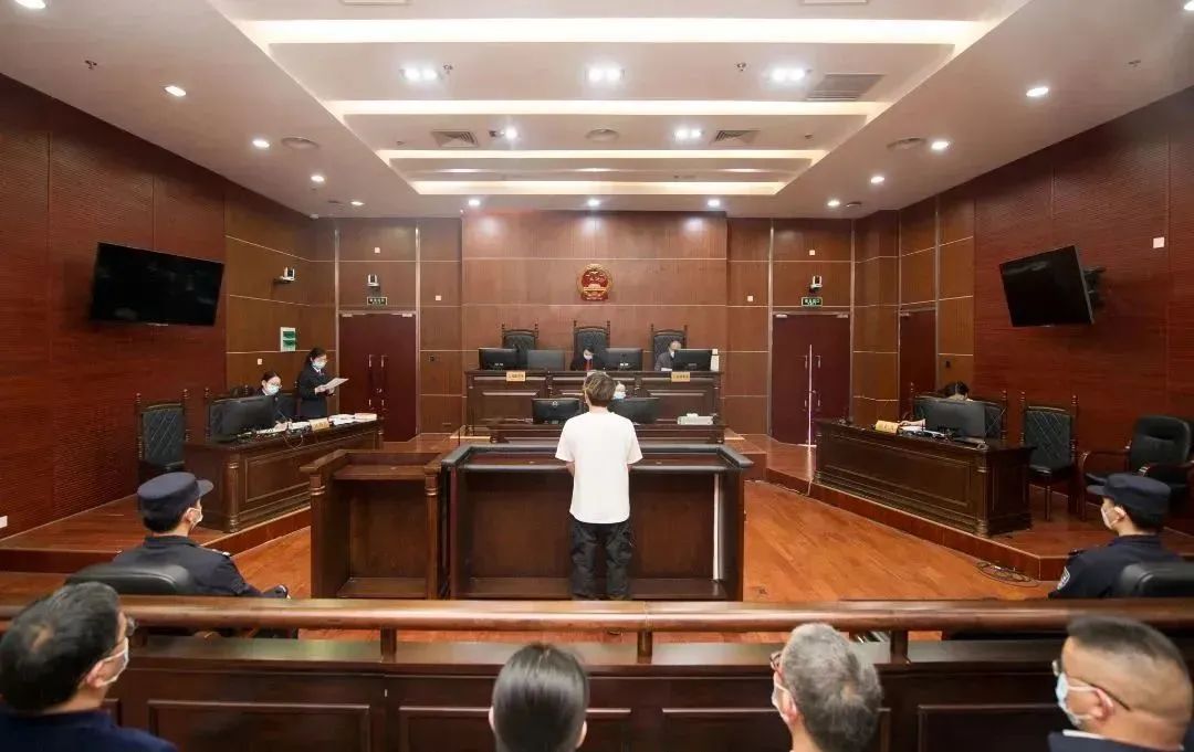 上海一门店制售假冒咖啡被查处,卖假冒膳魔师保温杯处罚