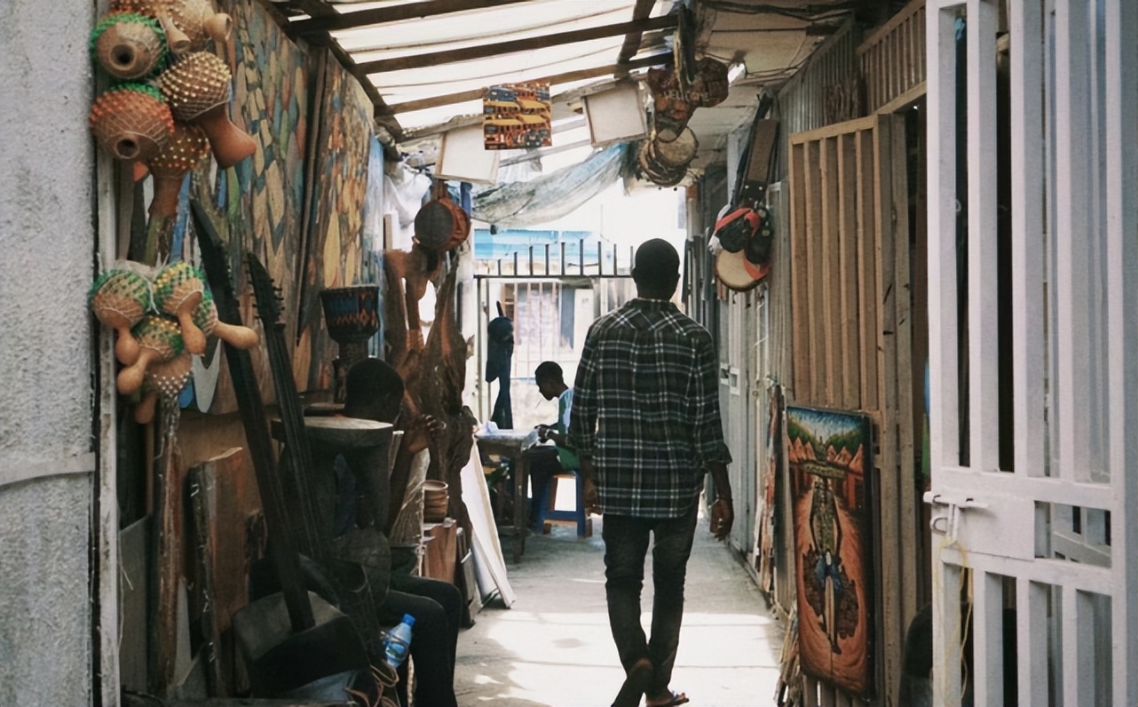 我在非洲打工，房租非常贵，二手汽车几万块一辆