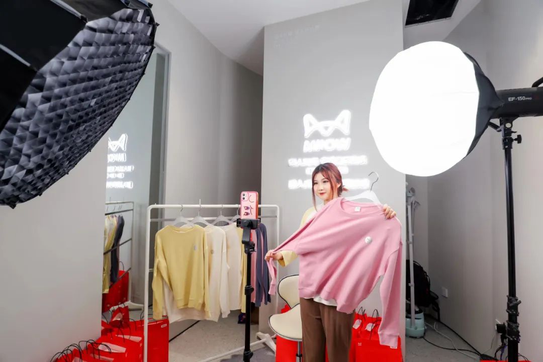 靠黑科技,走出“悬崖边缘”!百亿内衣一哥,终于找到赢的秘诀