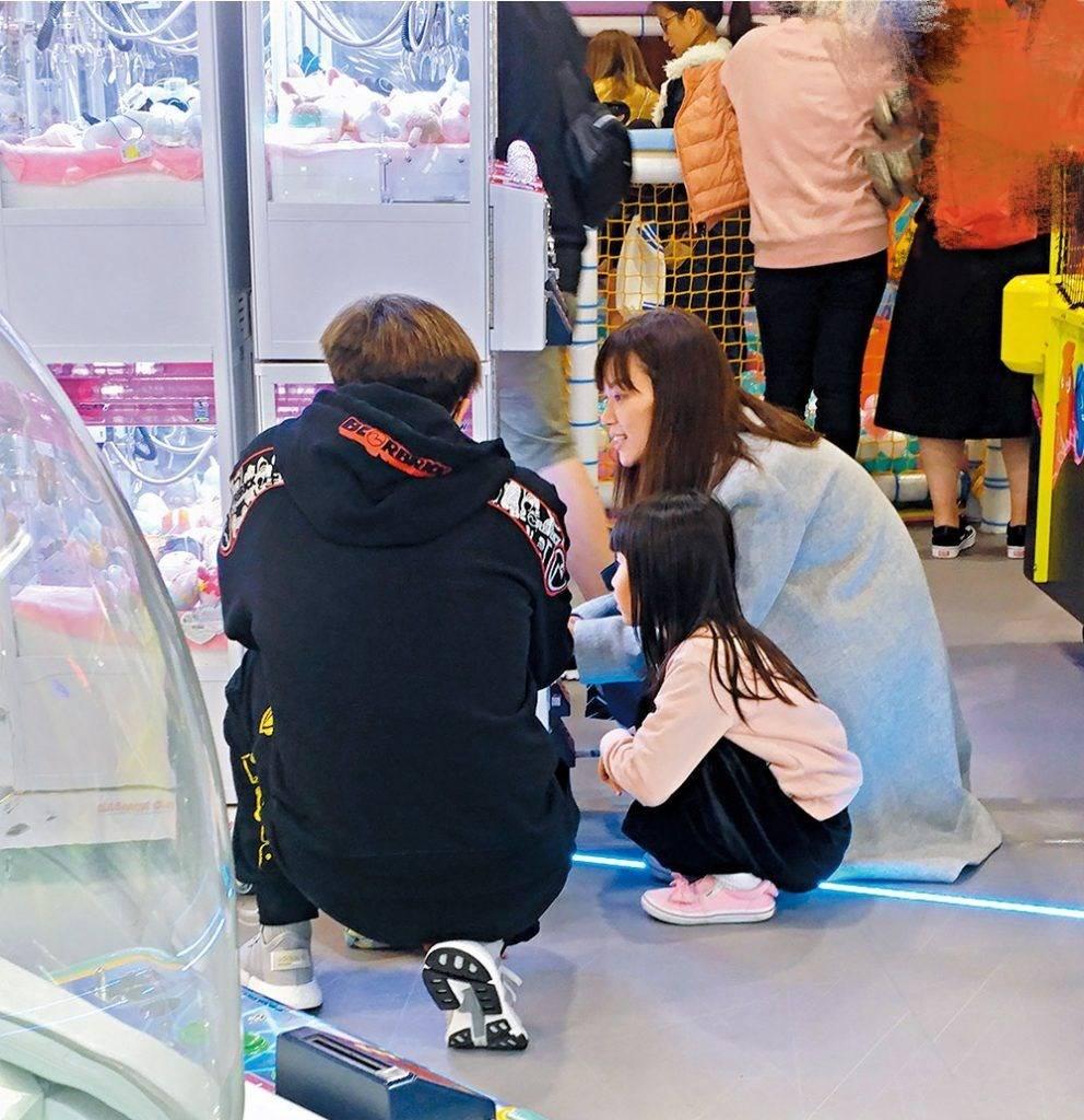 “港圈太子爷”街上收破烂，一天只赚60块！