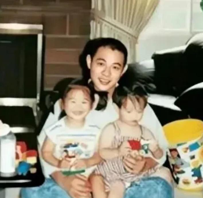 李连杰利智和黄秋燕,李连杰利智的女儿和黄秋燕的女儿