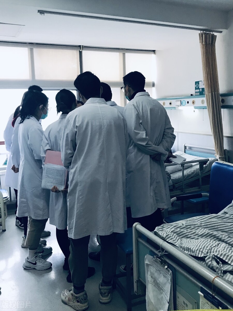 8岁孩子上吐下泻肠胃炎用药,10岁儿童上吐下泻吃什么药管用