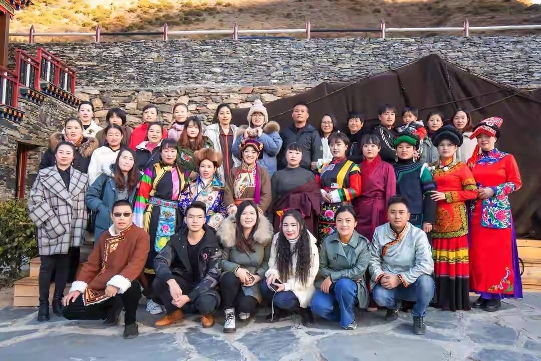 四川女孩嫁西藏带动全村人致富,四川姑娘放弃欧洲工作嫁到藏区