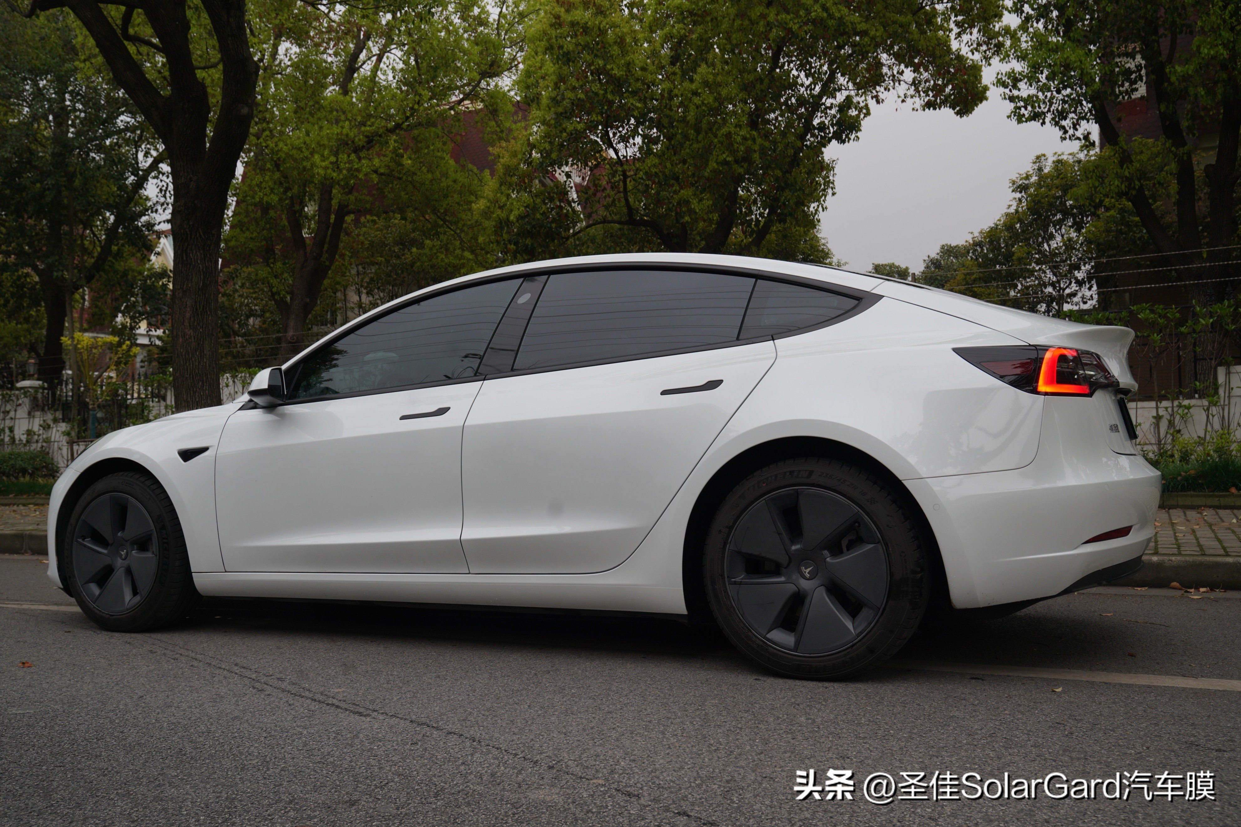 汽车如果不贴膜有哪些缺点,为什么有些人汽车不贴膜