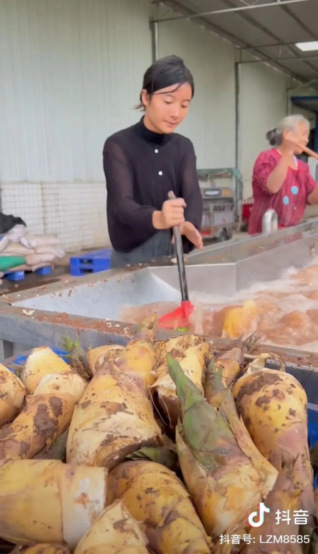 农村00后女孩为何被迫长大,农村00后女孩现状如何