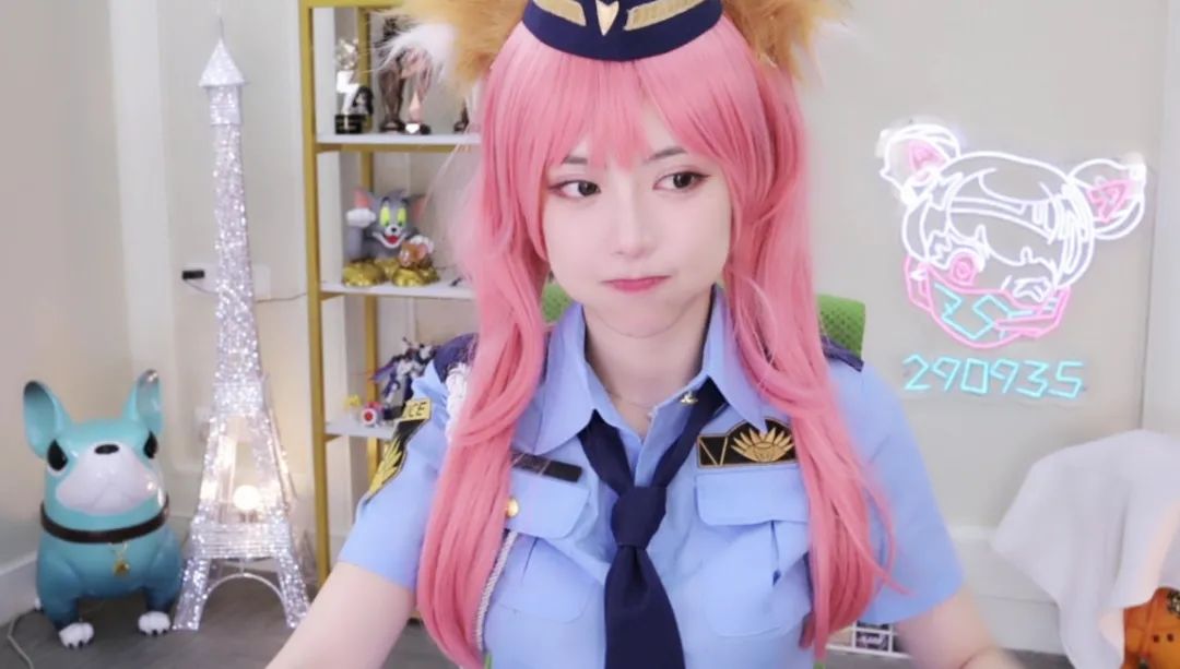 周淑怡直播崩溃大哭视频,周淑怡直播间被超管警告