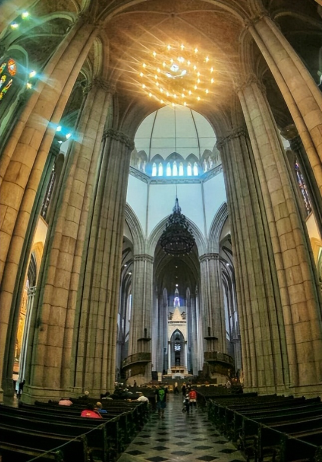 圣保罗大教堂有什么特点,圣保罗的历史简介