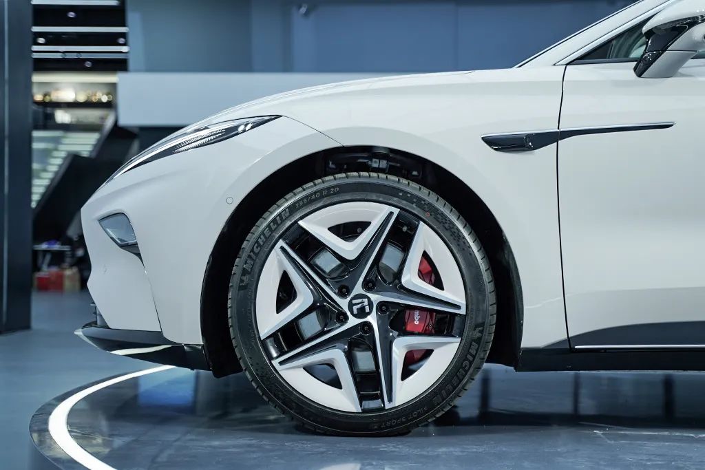 南京车展靓丽车模云集,南京2023国际车展车模秀