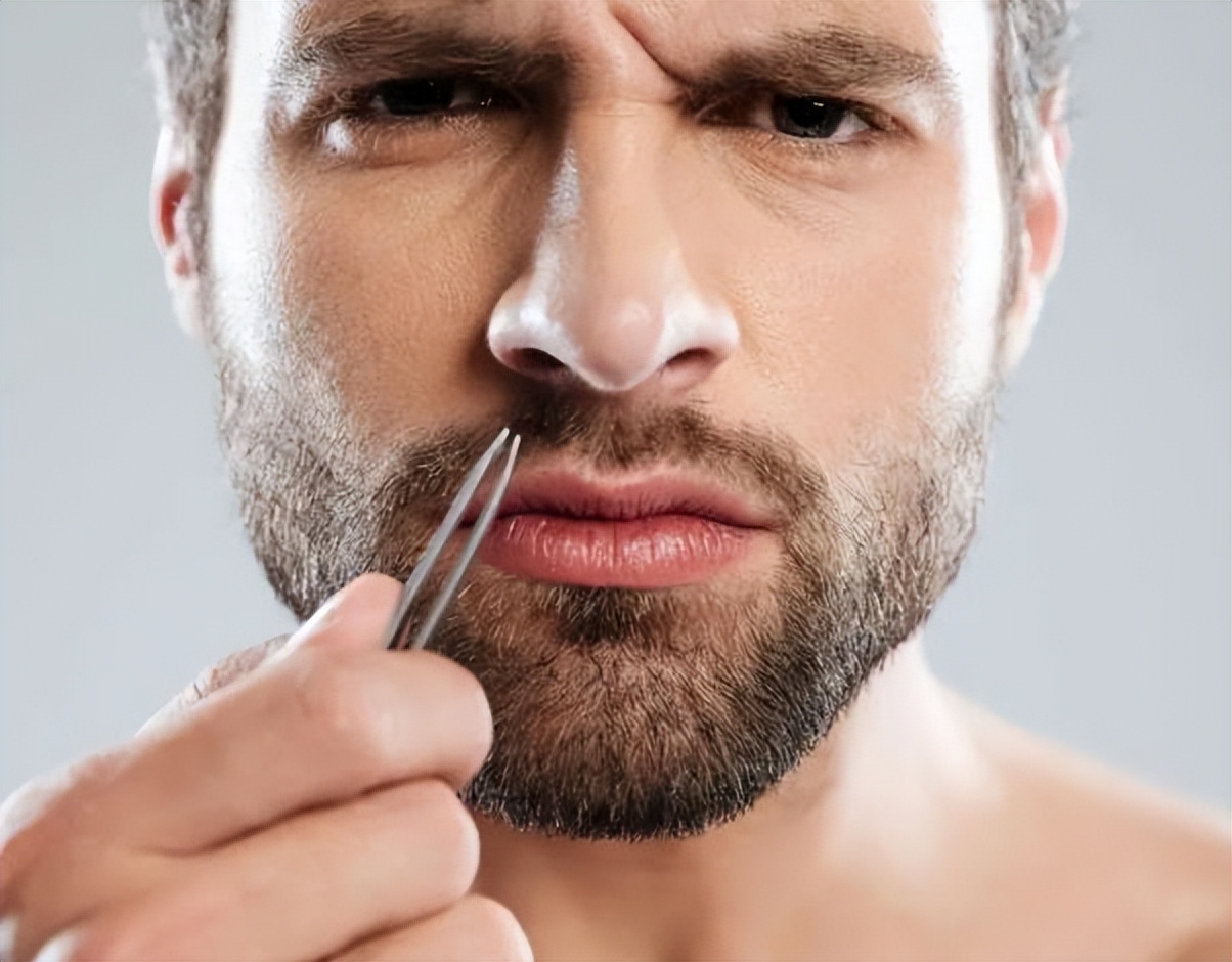 鼻毛经常窜出来的男人会怎样,男士鼻毛窜出来鼻毛旺盛说明什么