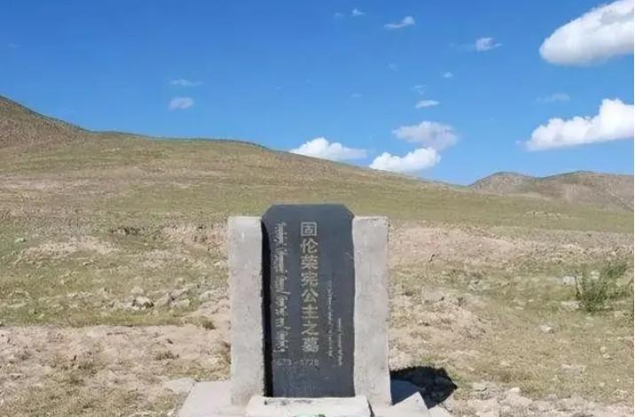 至今发现的蒙古大墓,内蒙出土一具龙袍女尸