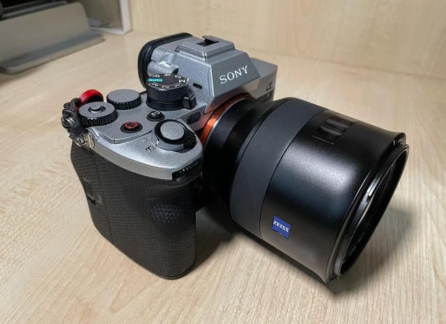 索尼85f1.8微单镜头详情,索尼微单35mmf1.4镜头推荐