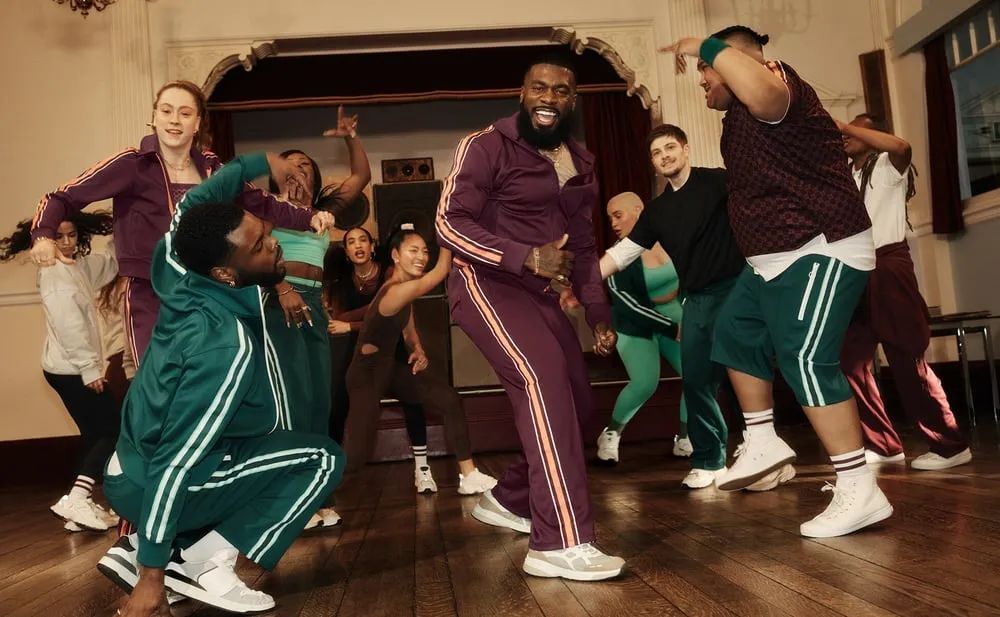 鏃ユ湰鏈嶈鍝佺墝鍚嶅彜灞嬭鎸ょ垎,蹇椂灏氳鍏ㄧ悆鏈嶈鍨冨溇鎴愮伨