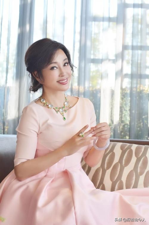 刘晓庆70岁演少女是不是真的,40岁刘晓庆惊艳美照