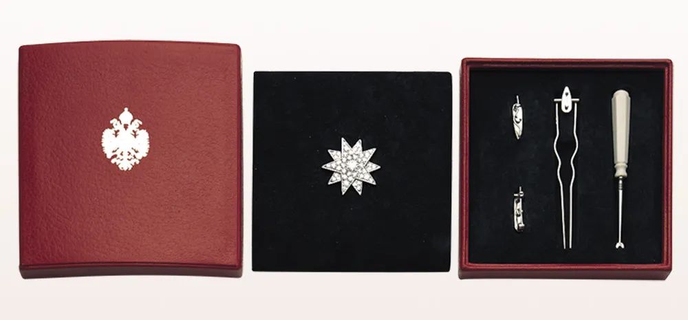 王冠要怎么戴才不会压塌头发,戴皇冠怎么能不掉