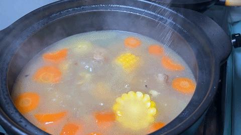怎么熬玉米排骨汤才鲜美,排骨汤玉米汤怎么才能有味道