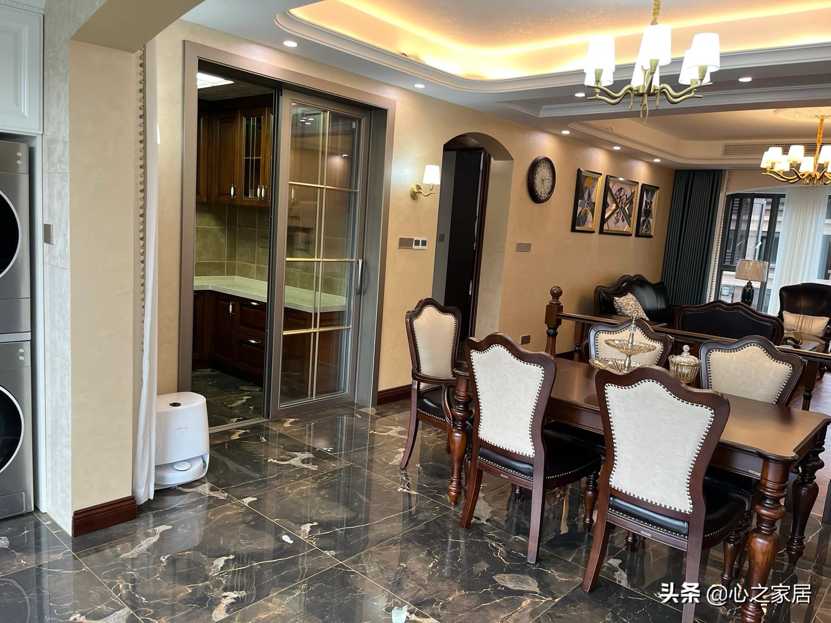 美式挑空栏杆装修效果图,美式装修风格过道全屋效果图