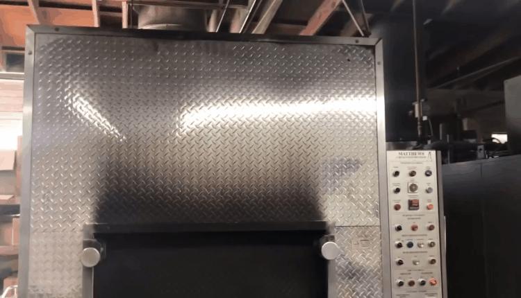 80后女孩记录世界奇葩葬礼，吸粉200万