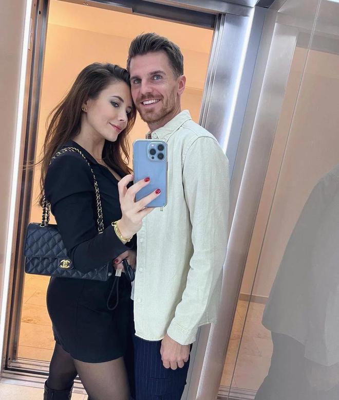 德国队是懂“美人计”的，破例让太太团入住安慰球员，但又没全懂