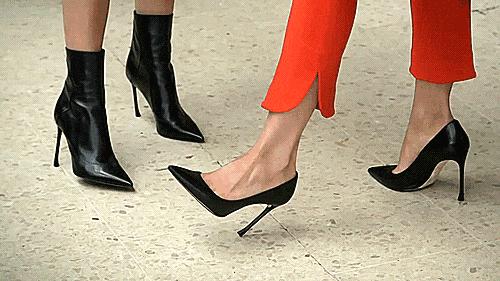 身体好不好，看鞋就知道？骨科医生：鞋底穿成4个模样，该留意了