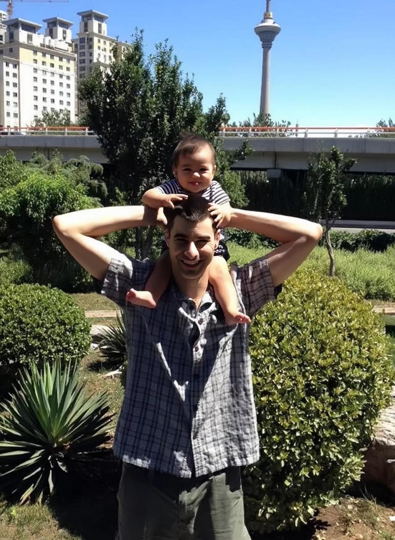 加拿大开挖掘机的女孩,在加拿大开挖掘机