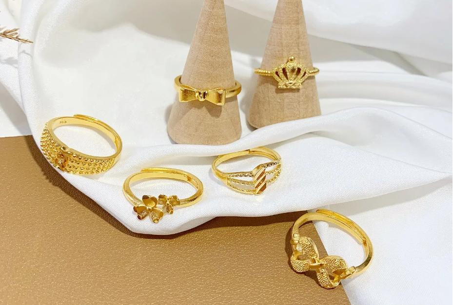 怎么把黄金首饰戴出高级感,黄金首饰怎样佩戴才不俗气