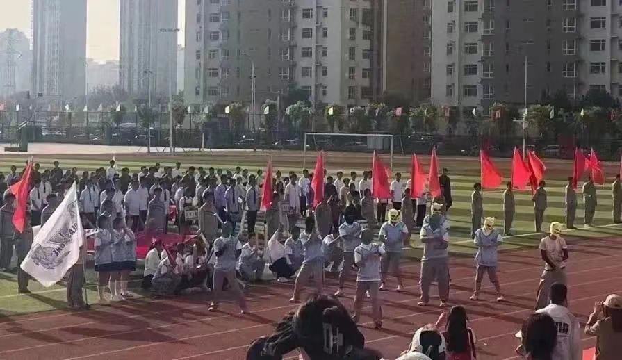 校园运动会开幕式展现青春活力,校园阳光体育运动会