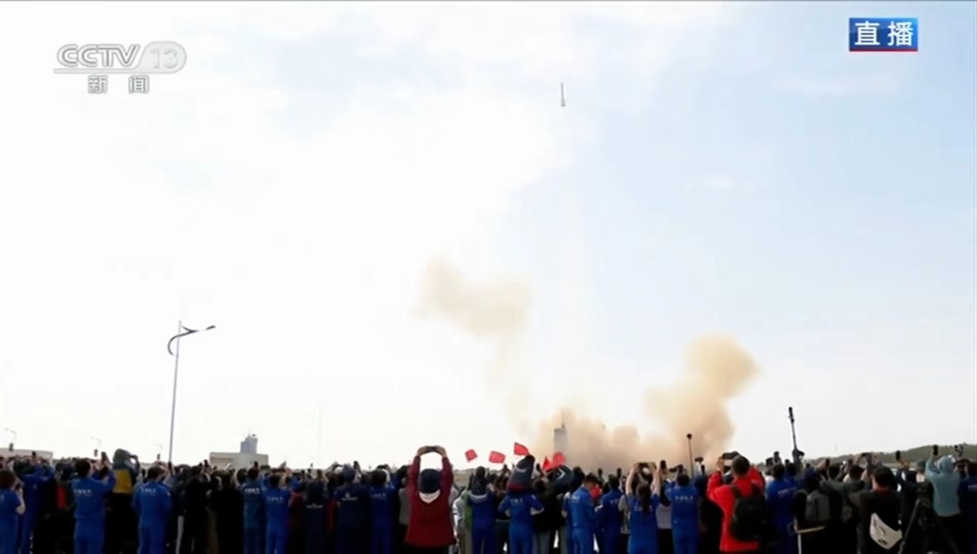 两路英雄航天员会师了！来看看报道和国外网友、韩国网民的评论