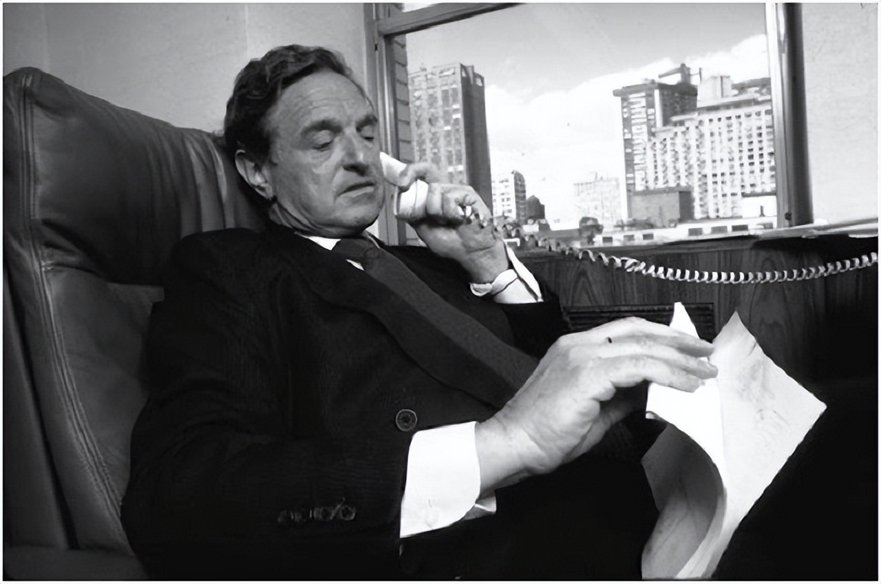 21年后索罗斯二次败北，捏20万空单欲做空香港，遭闷杀后损失24亿