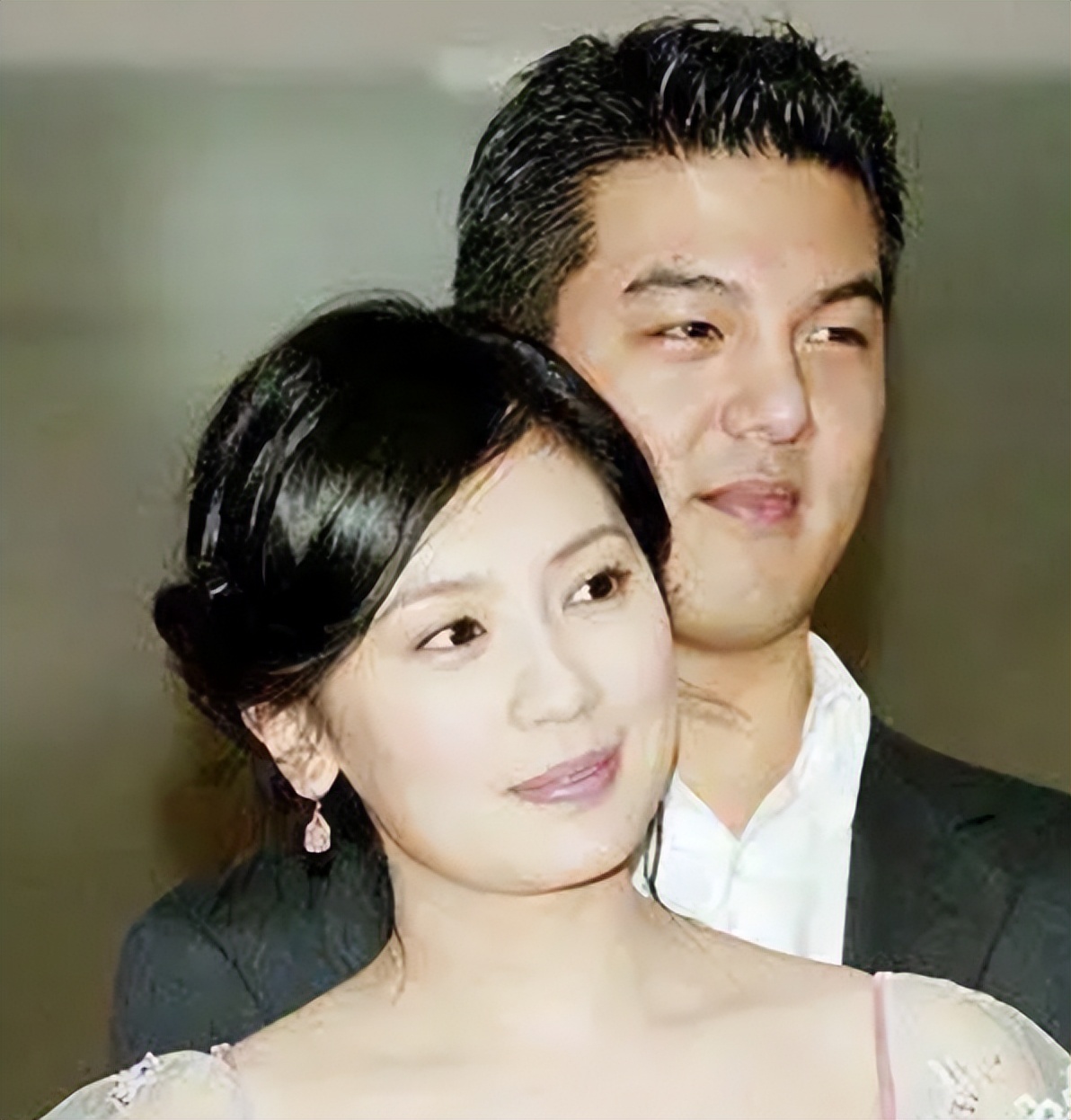 狂揽*钟金**奖、歌坛天后、美艳亲王，她们貌美有才却被伴侣无情伤害