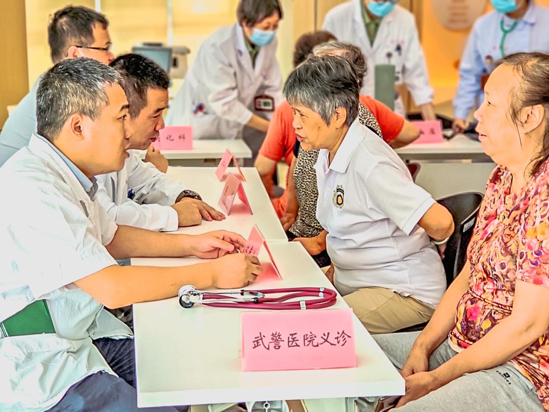 军民鱼水一家亲专项义诊暖人心,结对共建到社区健康义诊暖民心