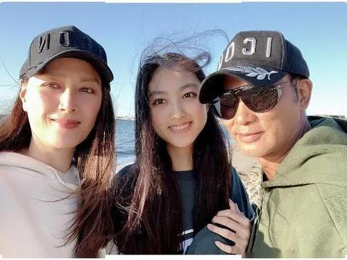 任达华驼背,70岁任达华中山买房