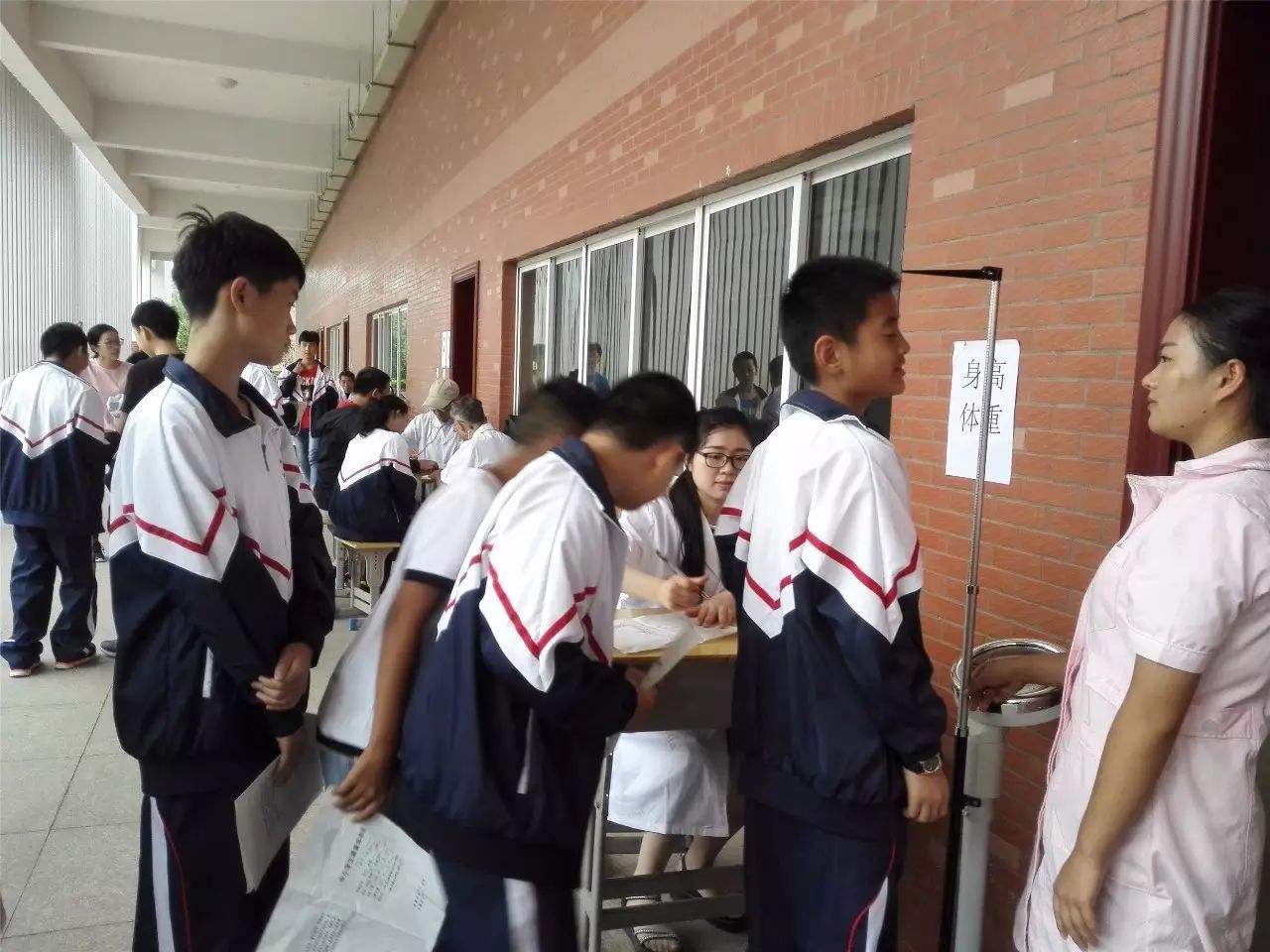 要怎么注意才能让孩子身高长高,青春期孩子长高造成的营养不良