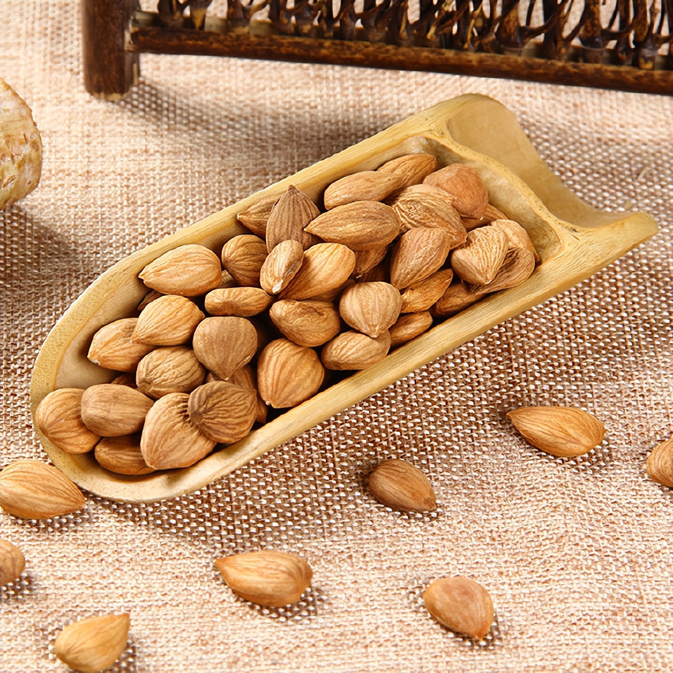 杏仁具有润肠通便的功效,杏仁怎么制才能入药