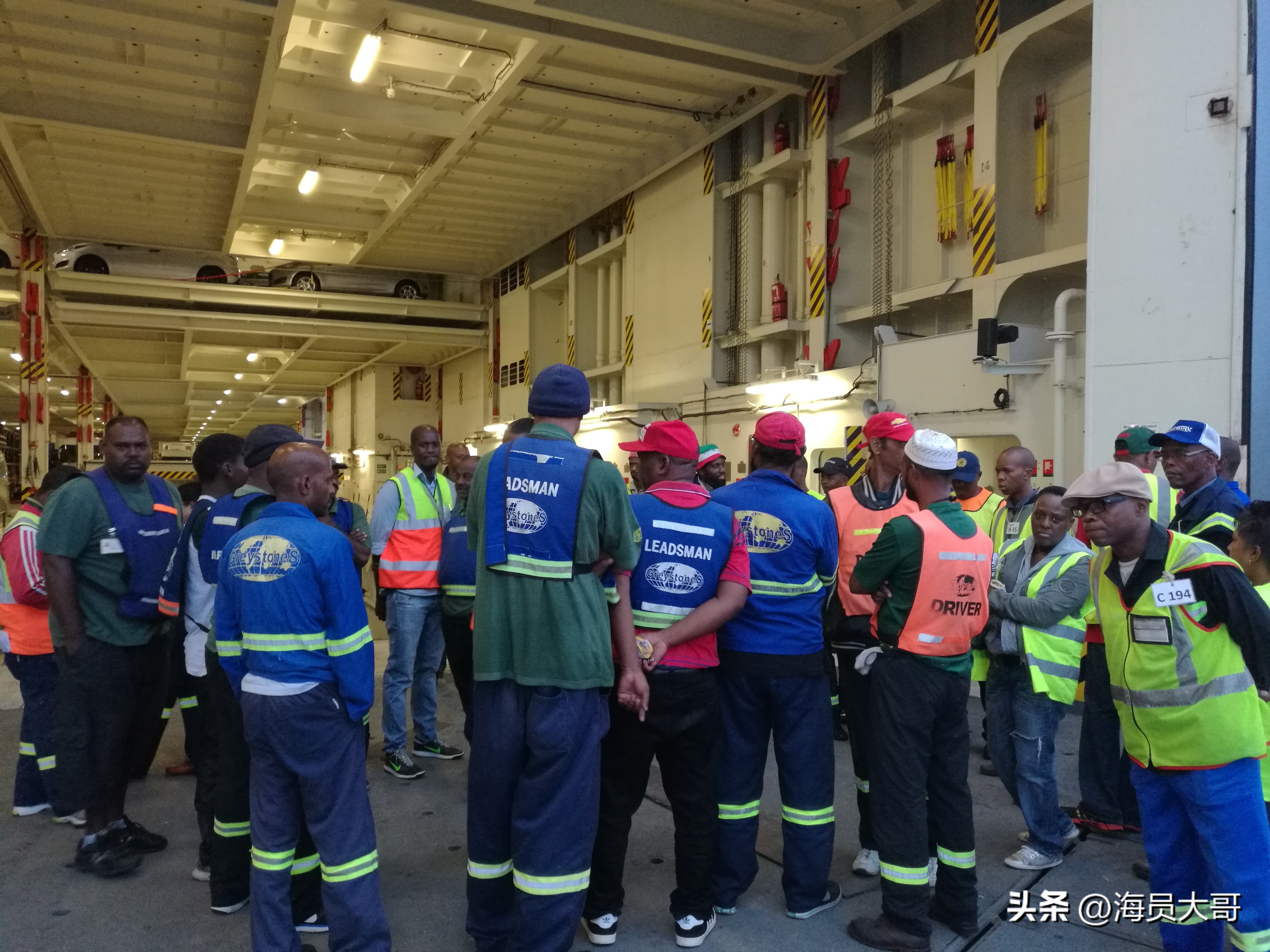 海地是非之地，却是船员最爱去的国度，用一升汽油换50斤螃蟹，爽