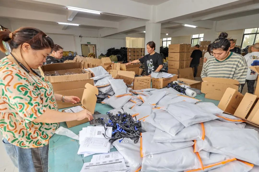 爆单、供不应求！只需20秒即可尽享清凉，这款风扇服火了