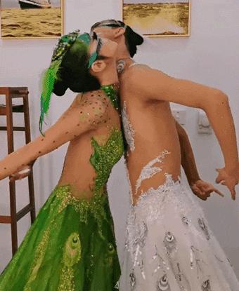 杨丽萍表演再度引争议男舞者,杨丽萍舞蹈被指不雅