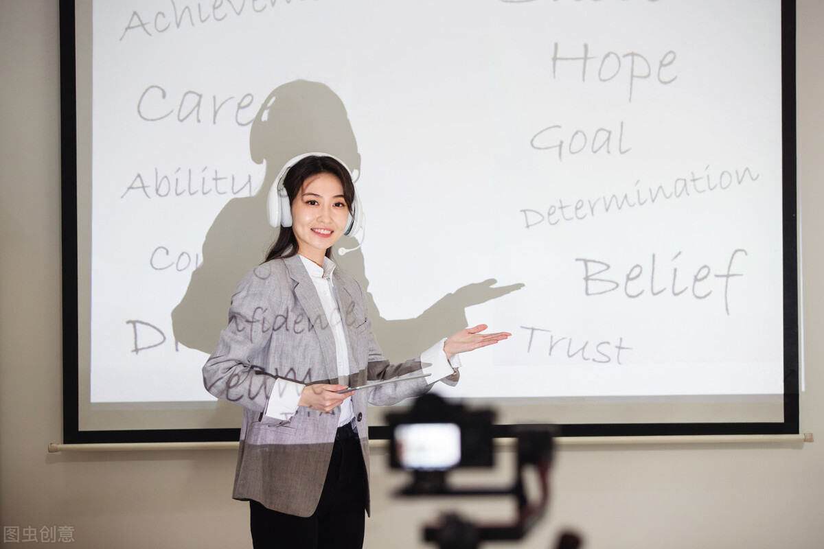 开直播授课能赚钱吗,入编老师可以开直播挣钱吗