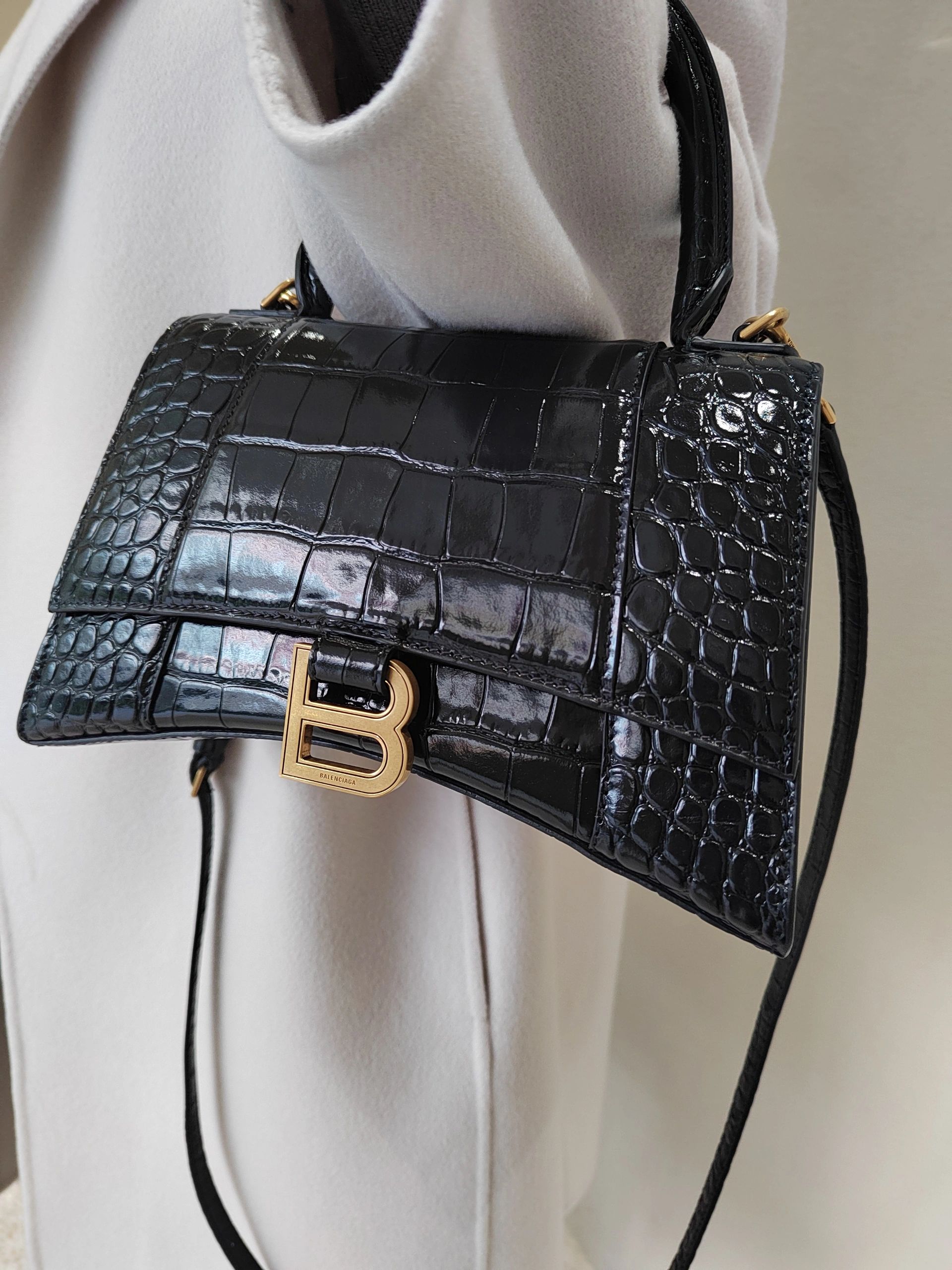 巴黎世家沙漏包鳄鱼纹s号,巴黎世家鳄鱼皮沙漏包包限量版