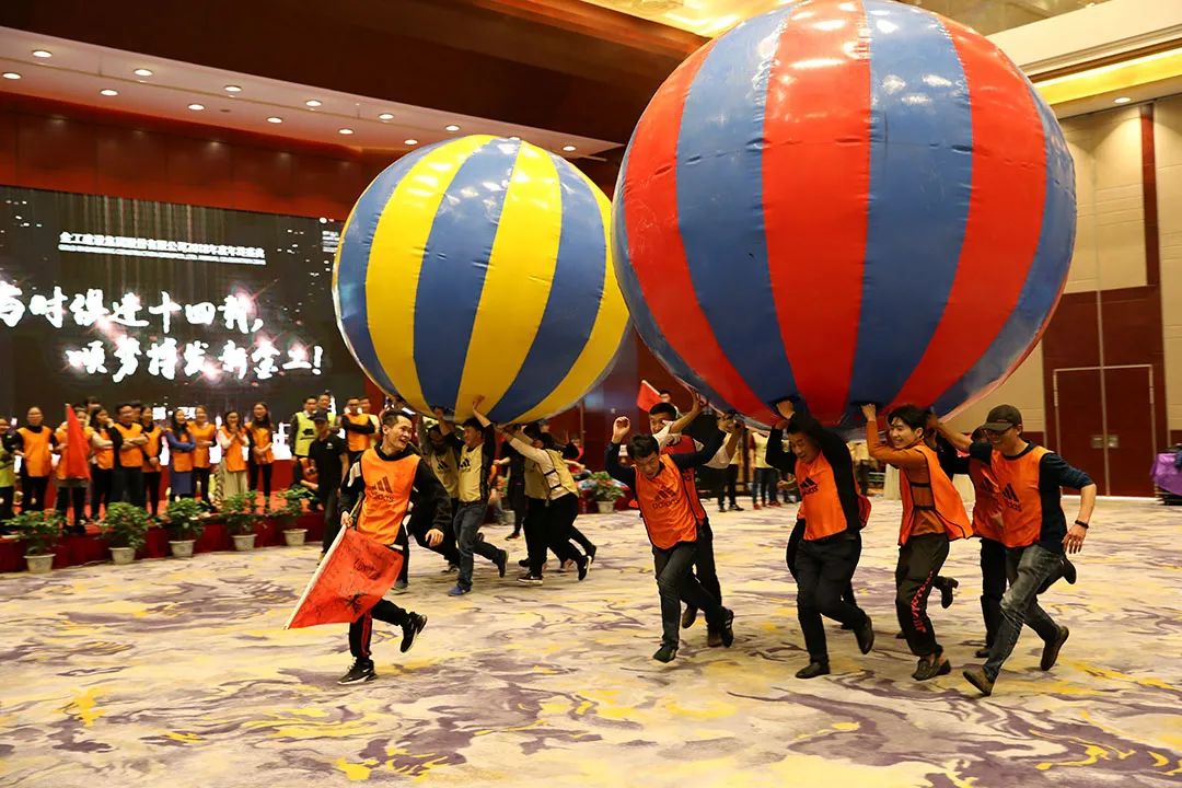 团建趣味飞机游戏怎么玩,趣游研学营