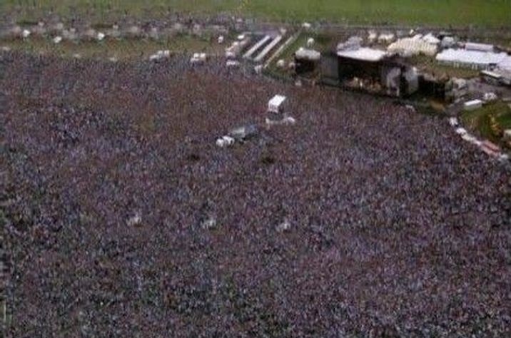 娈童？种族背叛？“流行天王”迈克尔·杰克逊毁誉参半的一生