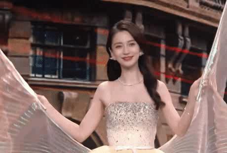 又来8个瓜！网暴出轨、多人运动、剧组夫妻，娱乐圈太疯狂了