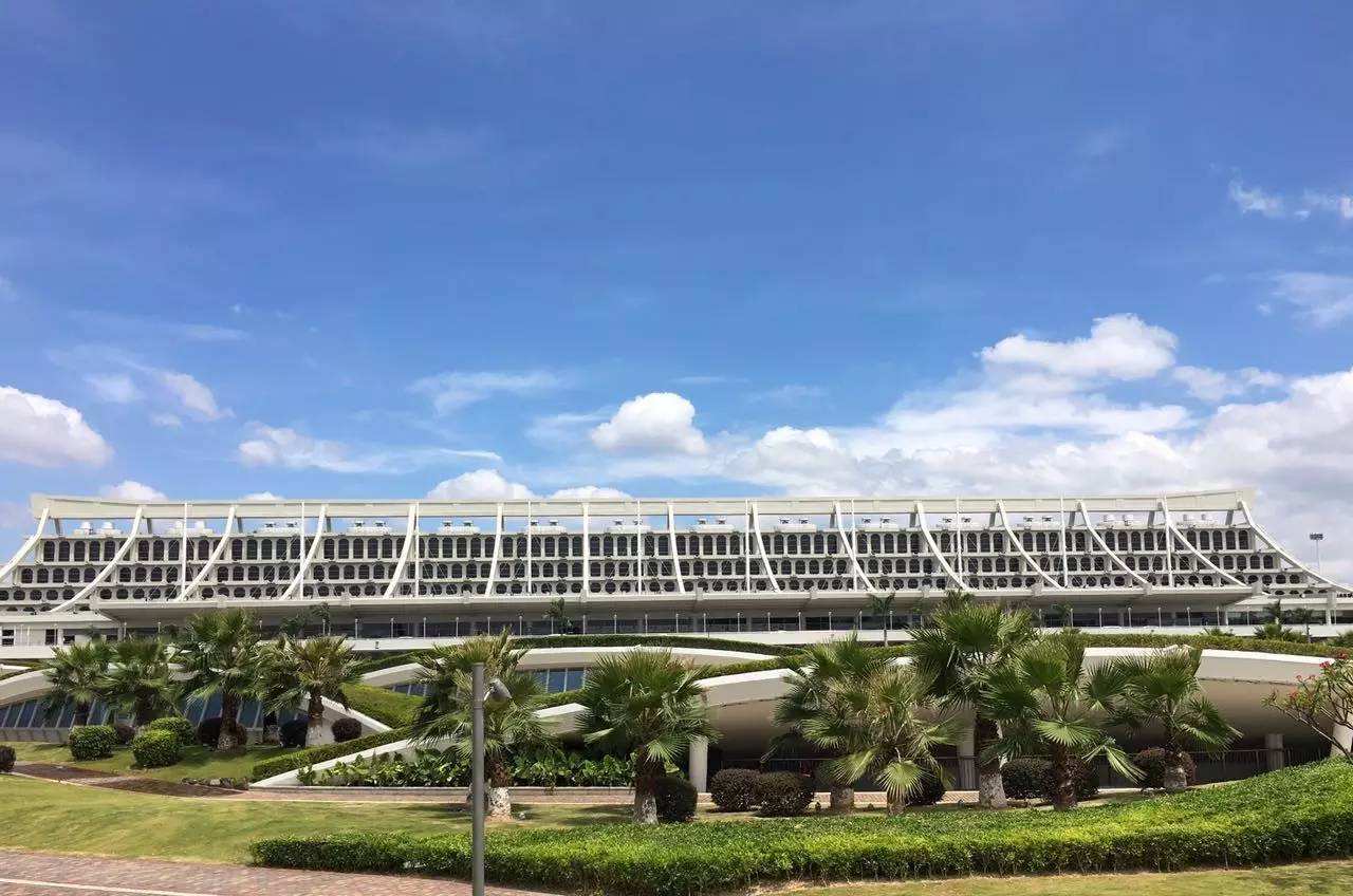 飞机场距离市中心多远合适,距离机场最近的市中心