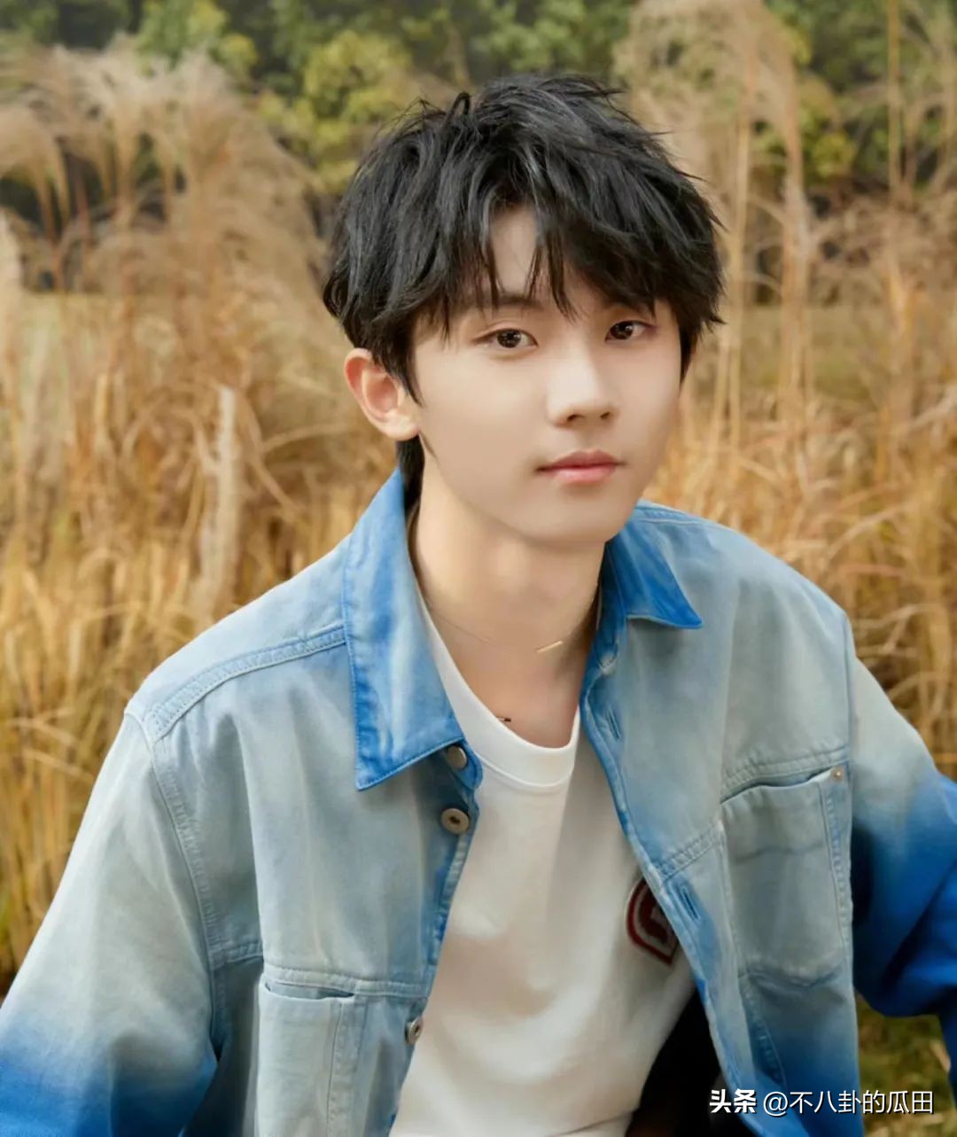 又来8个瓜！网暴出轨、多人运动、剧组夫妻，娱乐圈太疯狂了