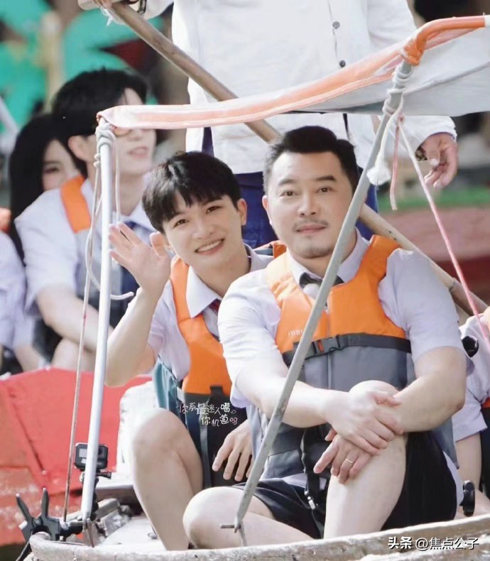 跑男杨颖蔡徐坤同台,跑男现场蔡徐坤杨颖