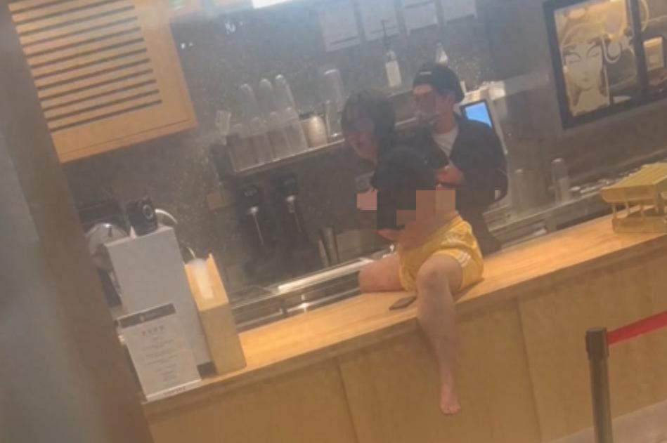 裸体事件背后的心理驱动力:热议社会隐患