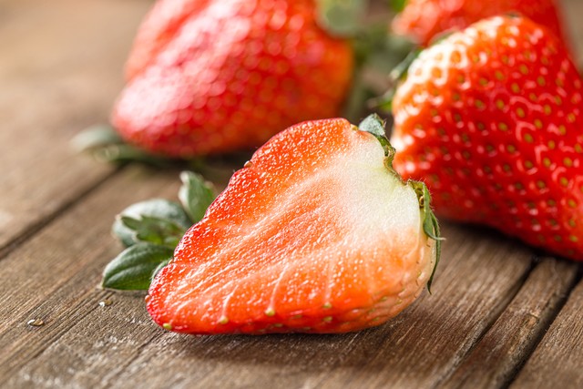 每晚泡一杯柠檬水,喝一杯柠檬水消除一天的疲惫