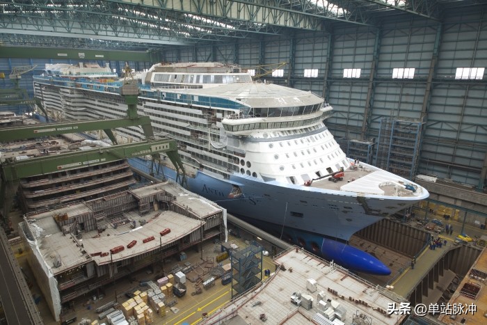 首艘国产大型邮轮移泊至上海,首艘国产大型邮轮拟返程